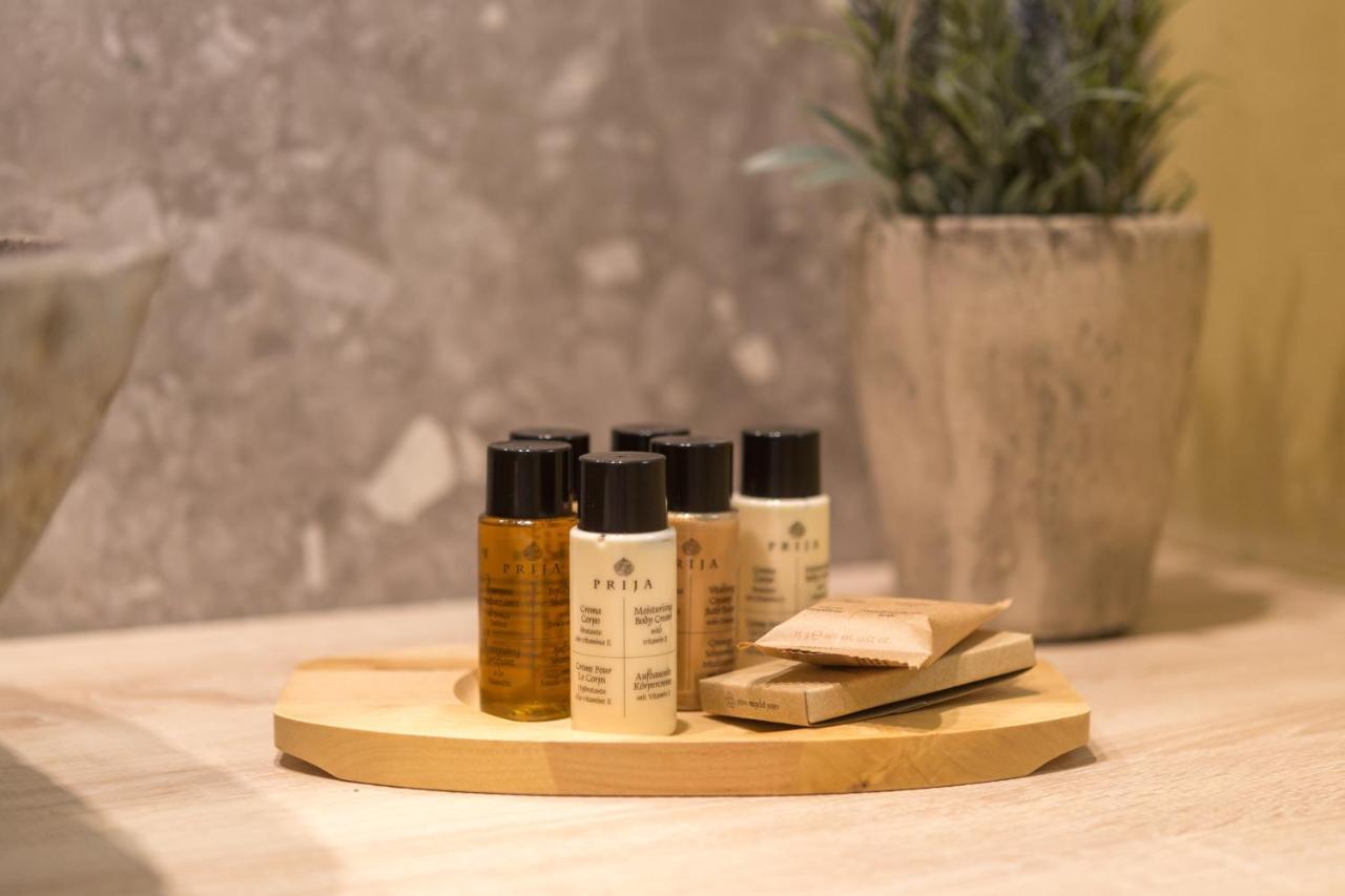 C Suites 罗希姆诺 外观 照片