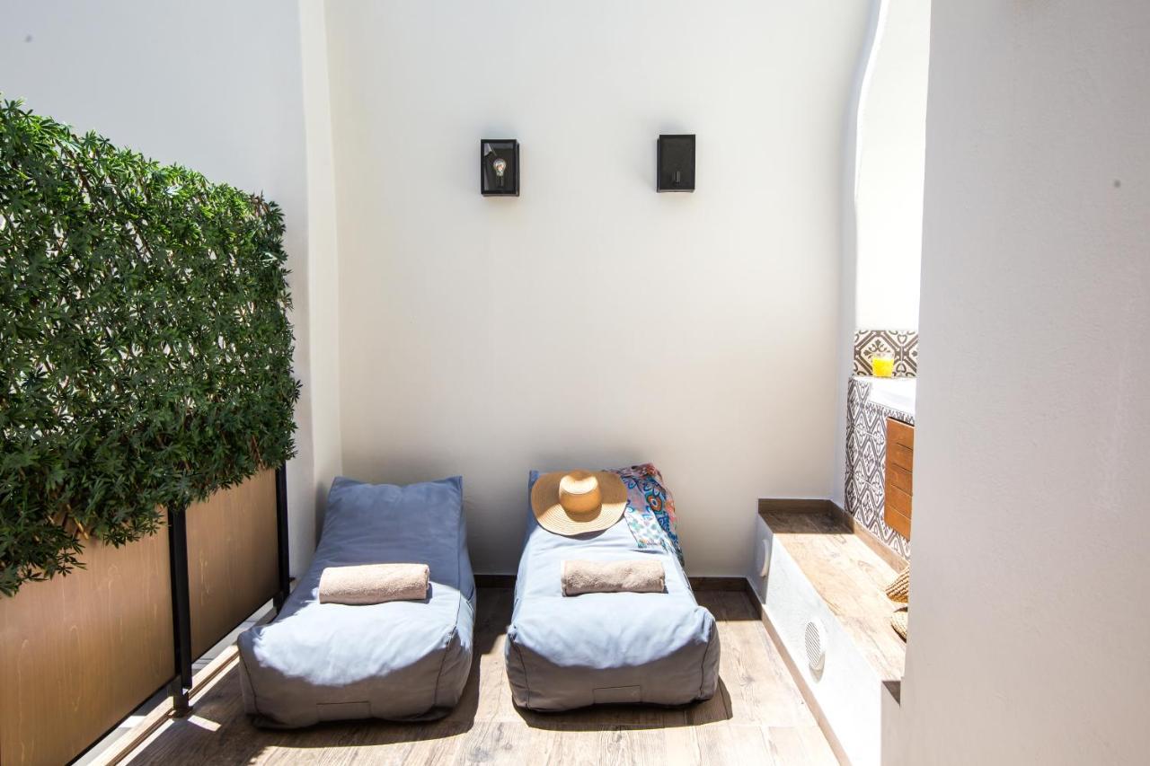 C Suites 罗希姆诺 外观 照片