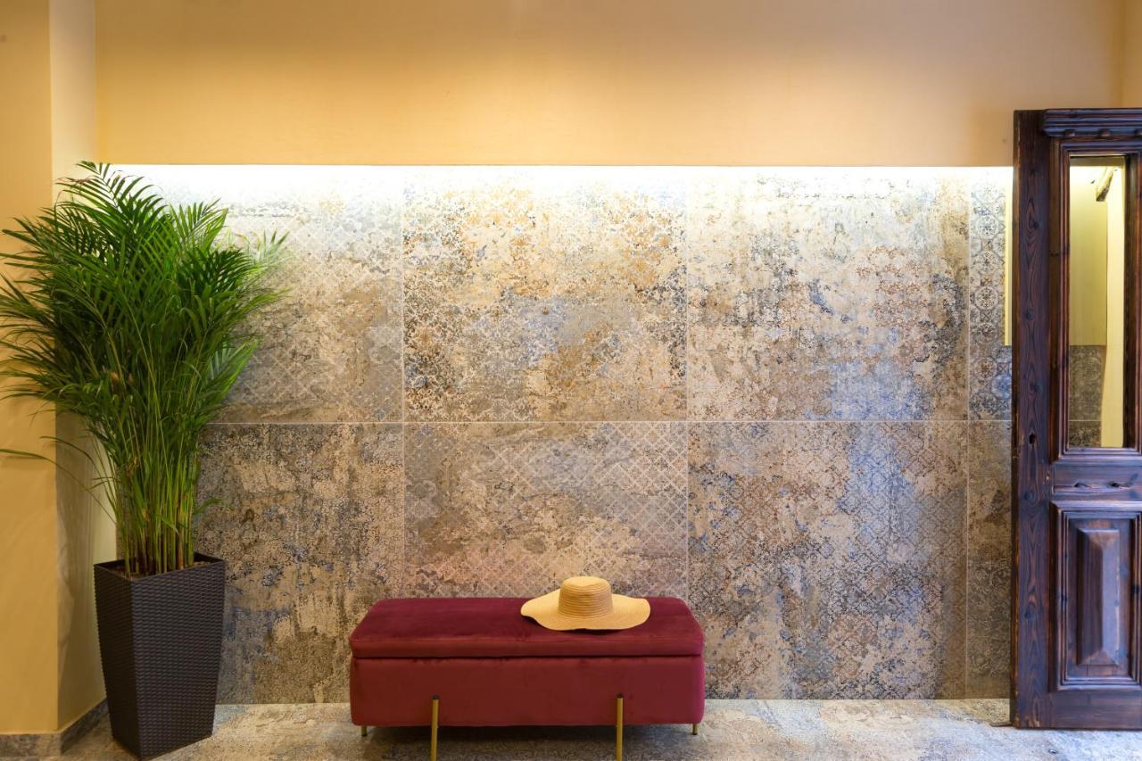 C Suites 罗希姆诺 外观 照片