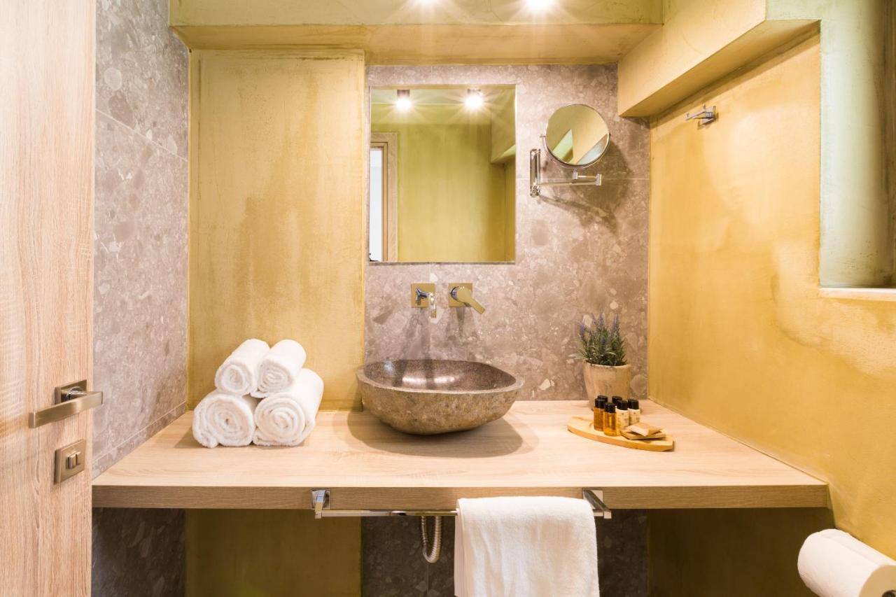 C Suites 罗希姆诺 外观 照片